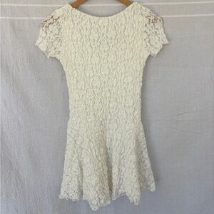 Girls white lace stretch dress
